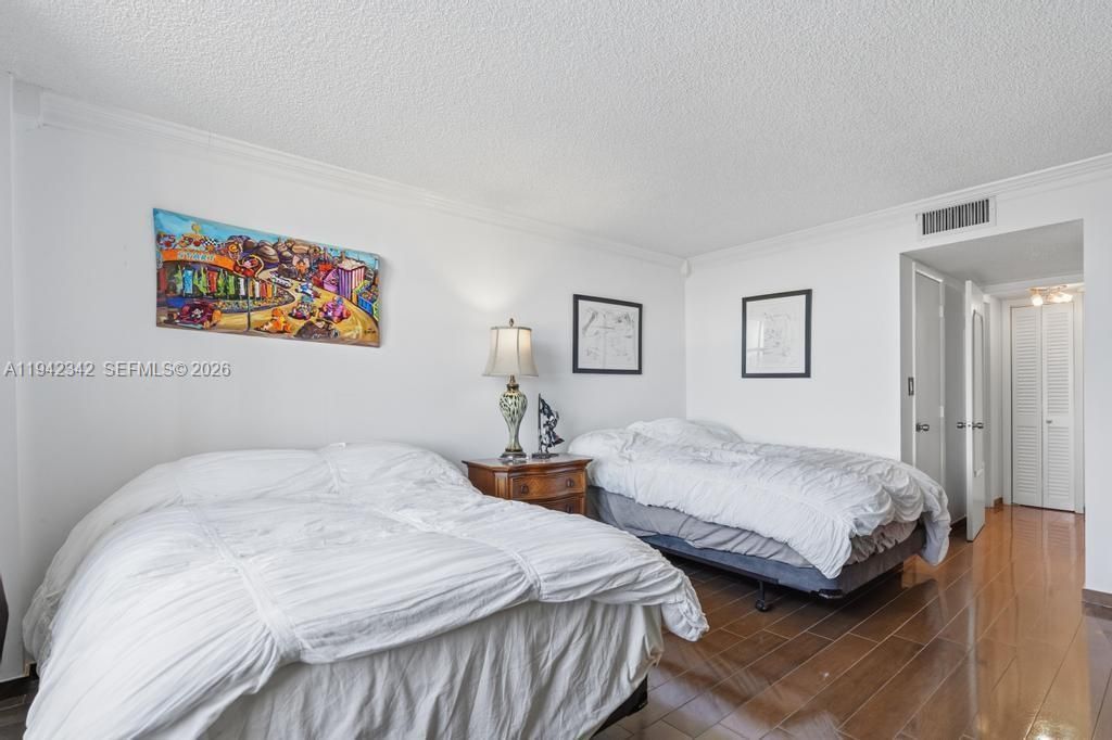 1 Las Olas Circle, Unit 306, Fort Lauderdale, FL 33316 Photo