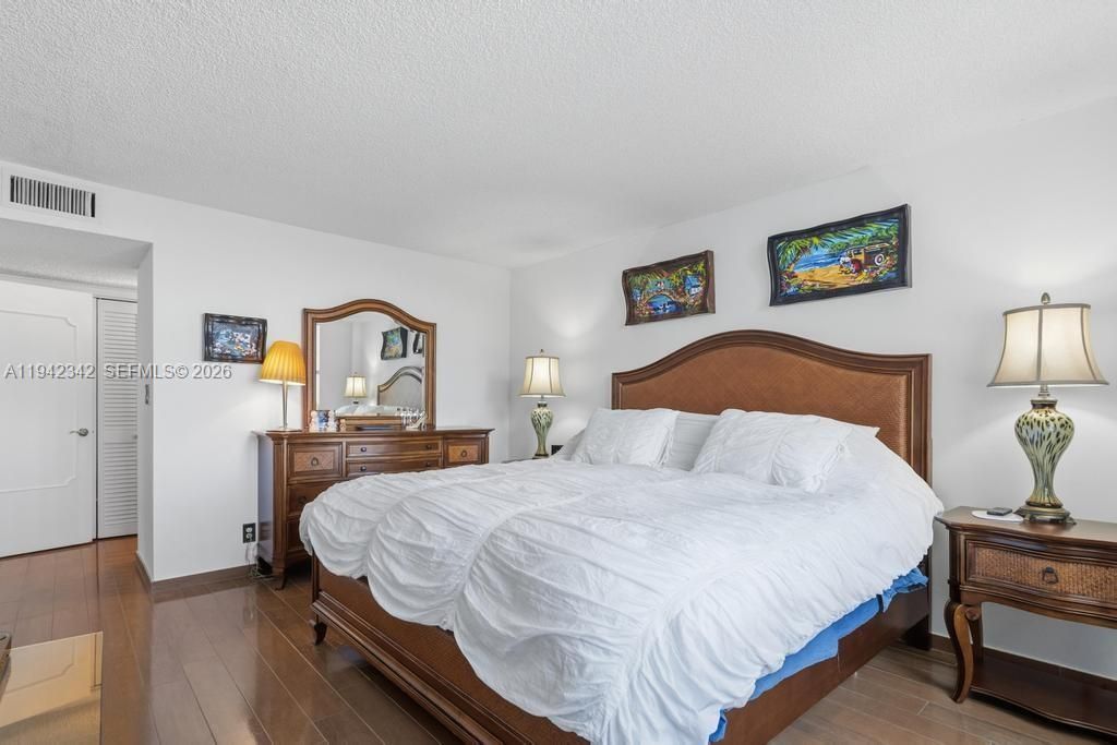 1 Las Olas Circle, Unit 306, Fort Lauderdale, FL 33316 Photo