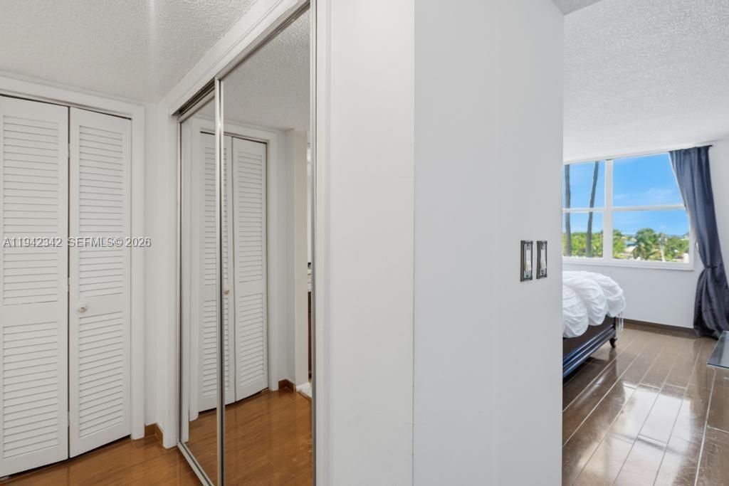 1 Las Olas Circle, Unit 306, Fort Lauderdale, FL 33316 Photo