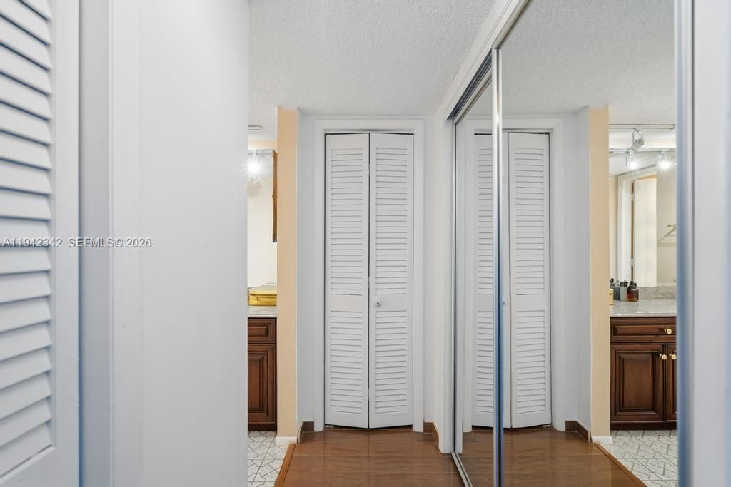 1 Las Olas Circle, Unit 306, Fort Lauderdale, FL 33316 Photo
