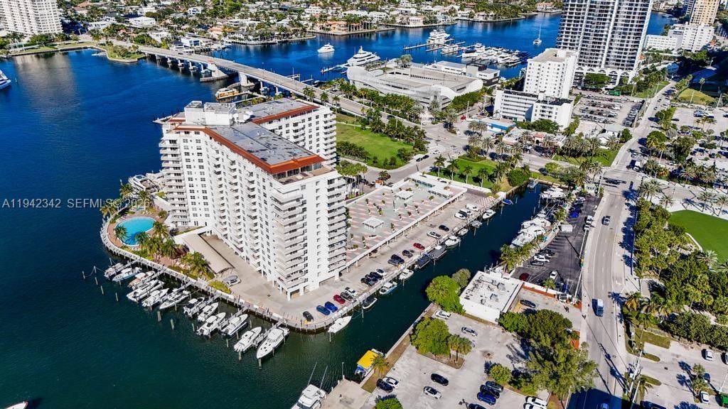 1 Las Olas Circle, Unit 306, Fort Lauderdale, FL 33316 Photo