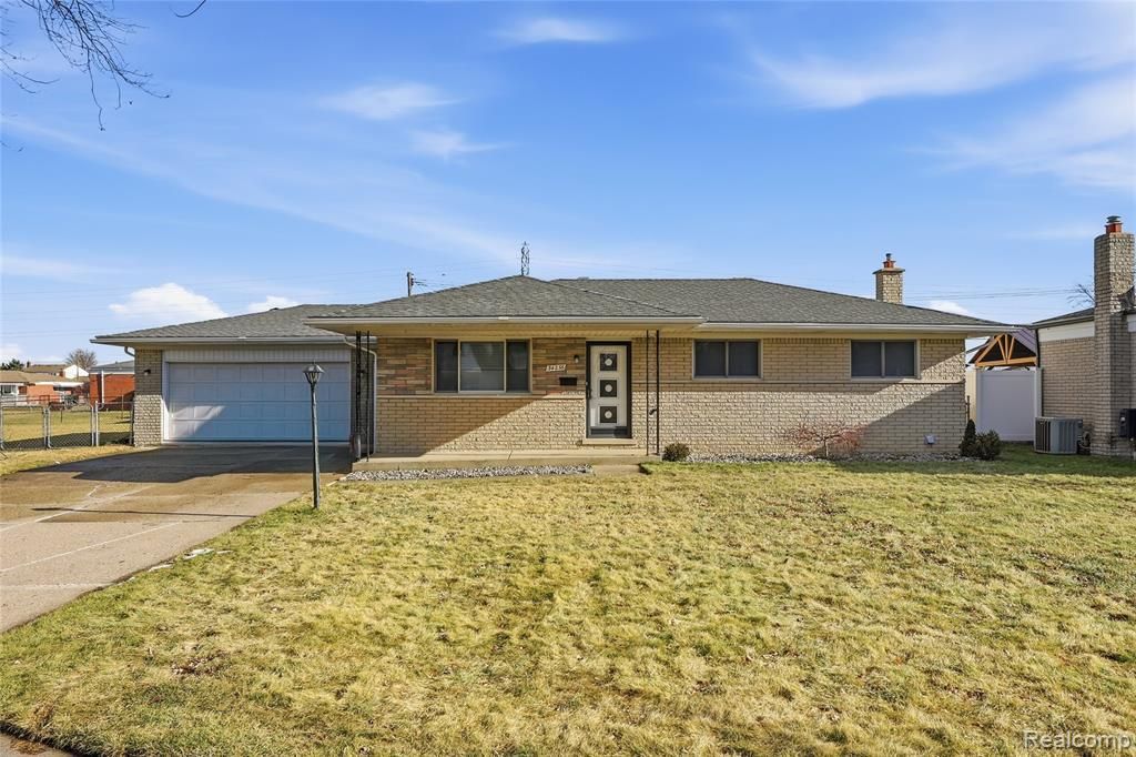 34236 Rockford Road, Sterling Heights, MI 48312 Main Photo