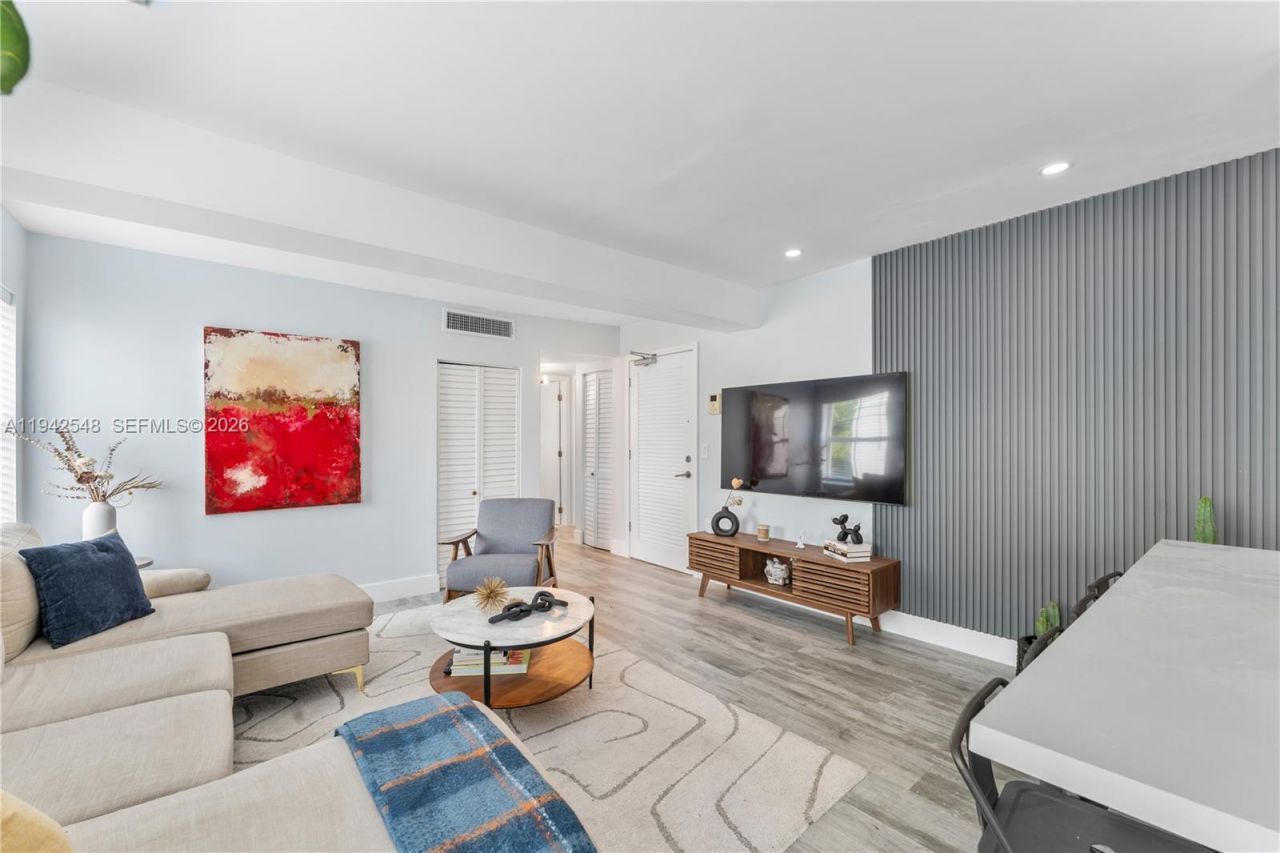 1308 SW Drexel Ave, Unit 209, Miami Beach, FL 33139 Photo