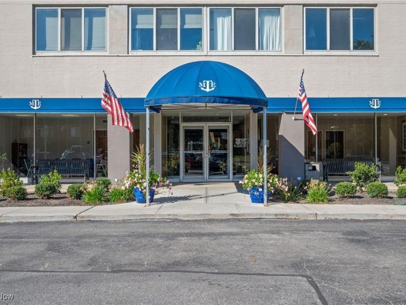 12520 Edgewater Drive, Unit 401, Lakewood, OH 44107 Photo 2