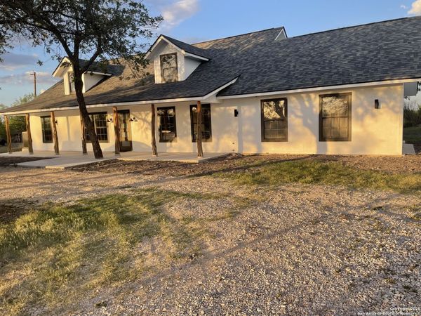 210 County Road 4643, Hondo, TX 78861