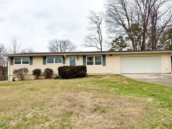 7805 Queensbury Drive, Knoxville, TN 37919