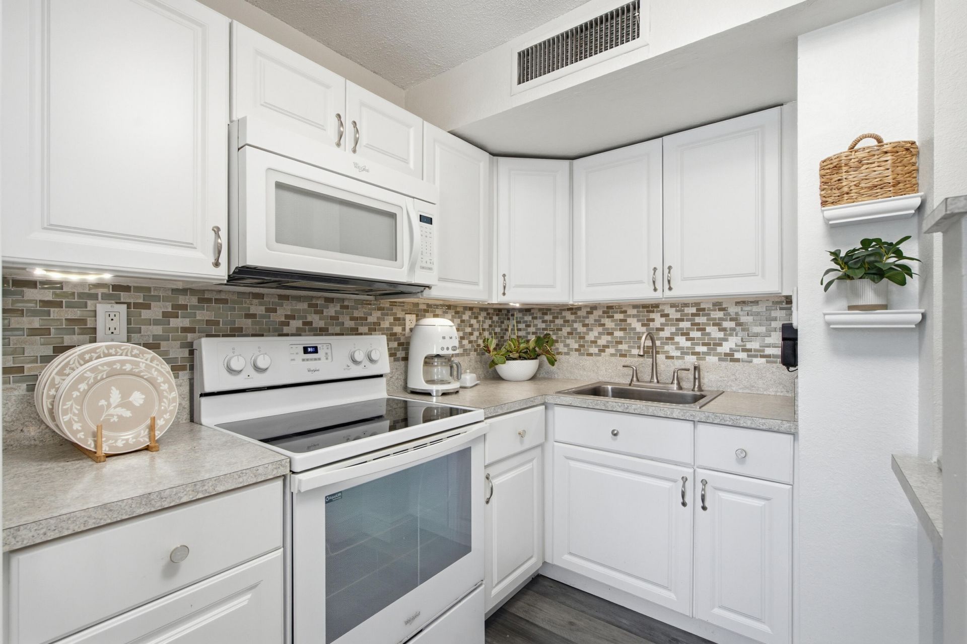 1200 Colonnades Drive, Unit 102, Fort Pierce, FL 34949 Photo