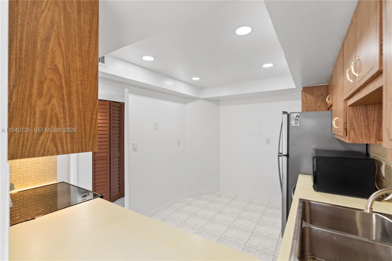 1351 NE Miami Gardens Dr, Unit 301E, Miami, FL 33179 Photo