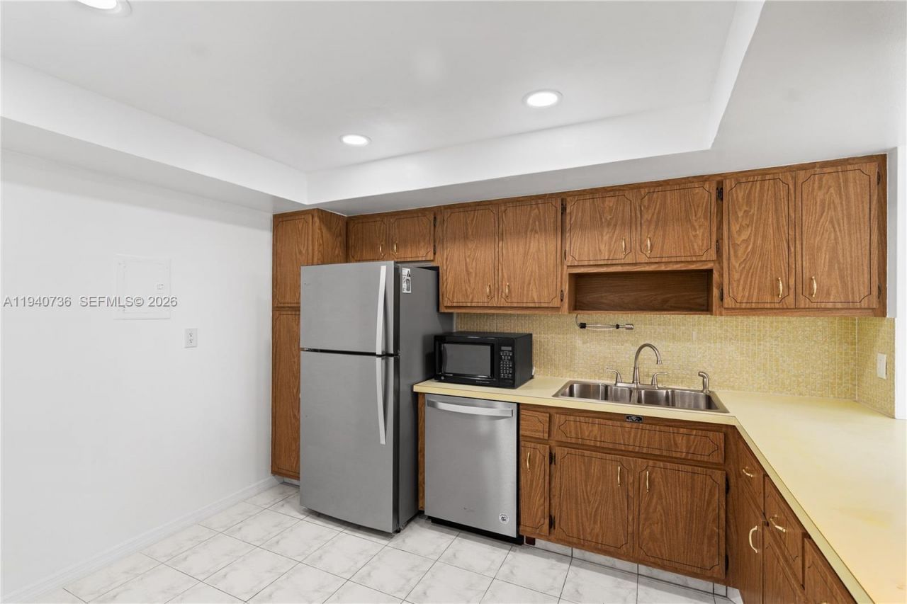 1351 NE Miami Gardens Dr, Unit 301E, Miami, FL 33179 Photo