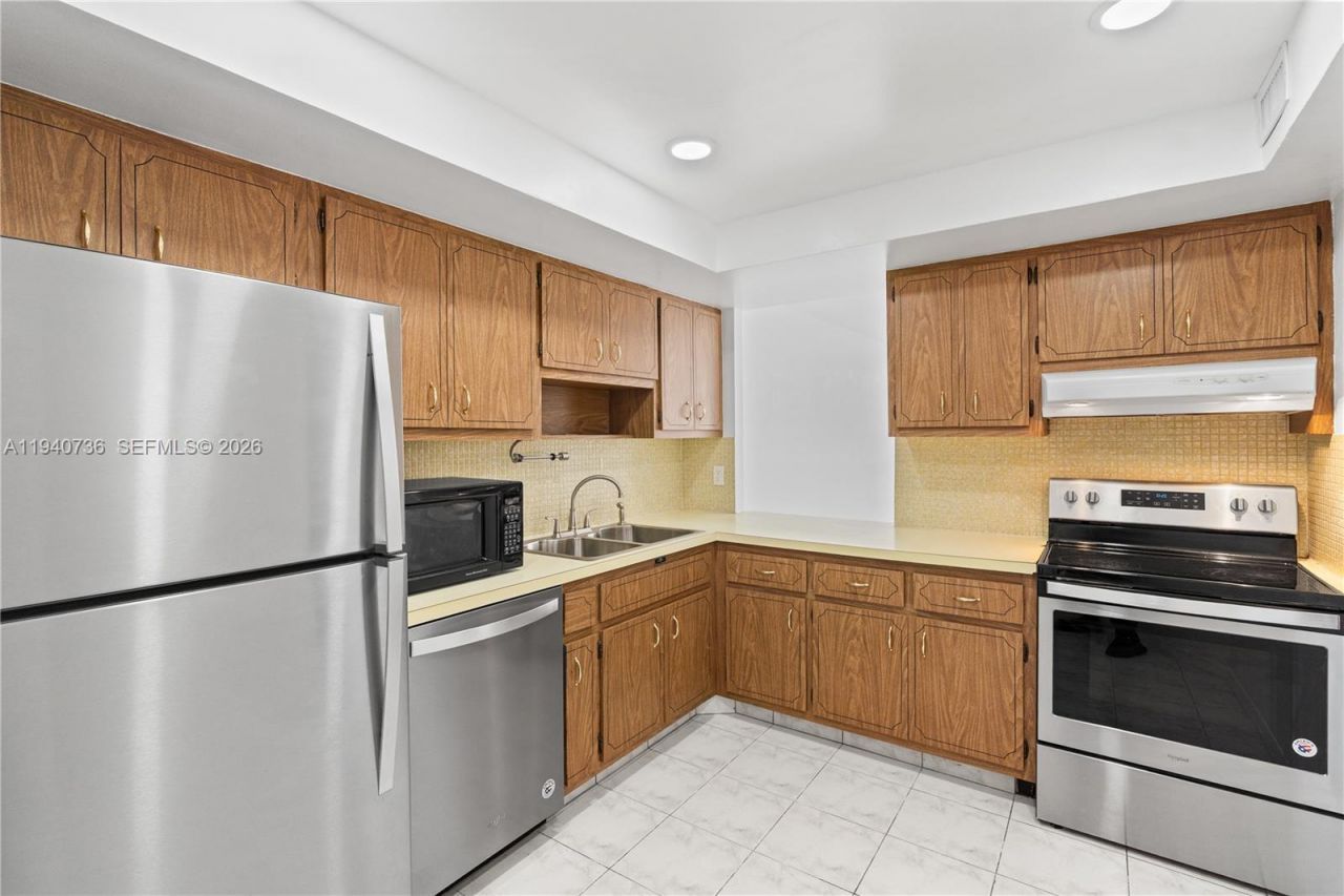 1351 NE Miami Gardens Dr, Unit 301E, Miami, FL 33179 Photo