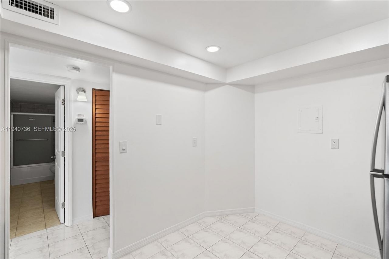 1351 NE Miami Gardens Dr, Unit 301E, Miami, FL 33179 Photo