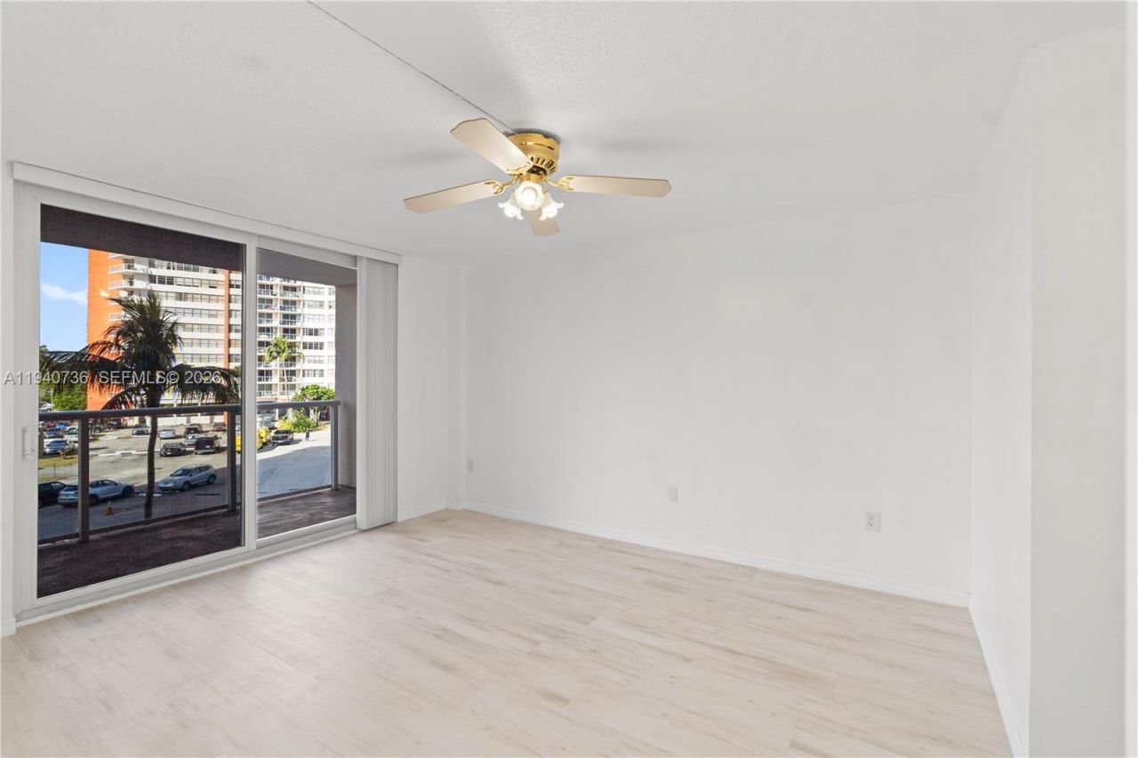 1351 NE Miami Gardens Dr, Unit 301E, Miami, FL 33179 Photo