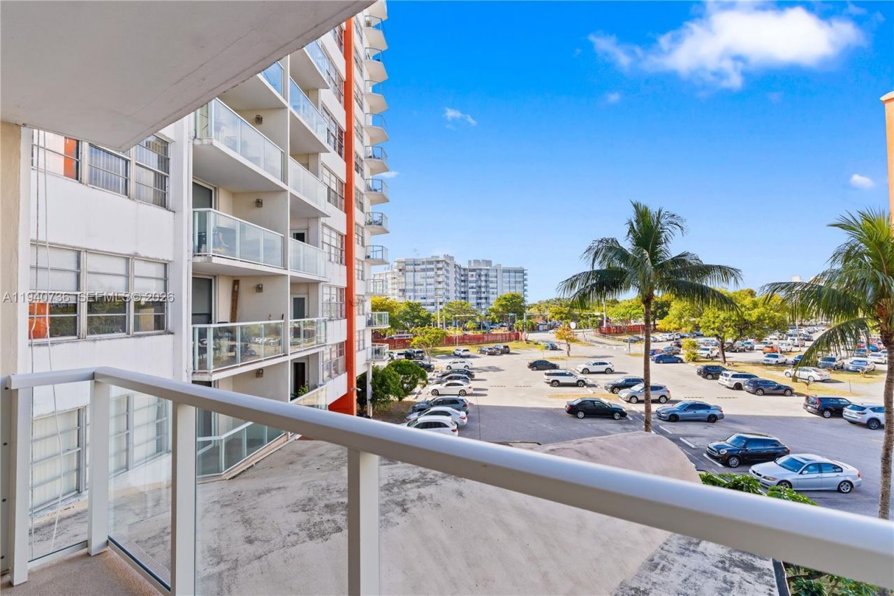 1351 NE Miami Gardens Dr, Unit 301E, Miami, FL 33179 Photo