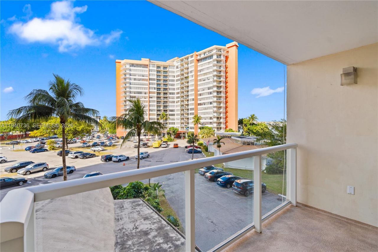 1351 NE Miami Gardens Dr, Unit 301E, Miami, FL 33179 Photo