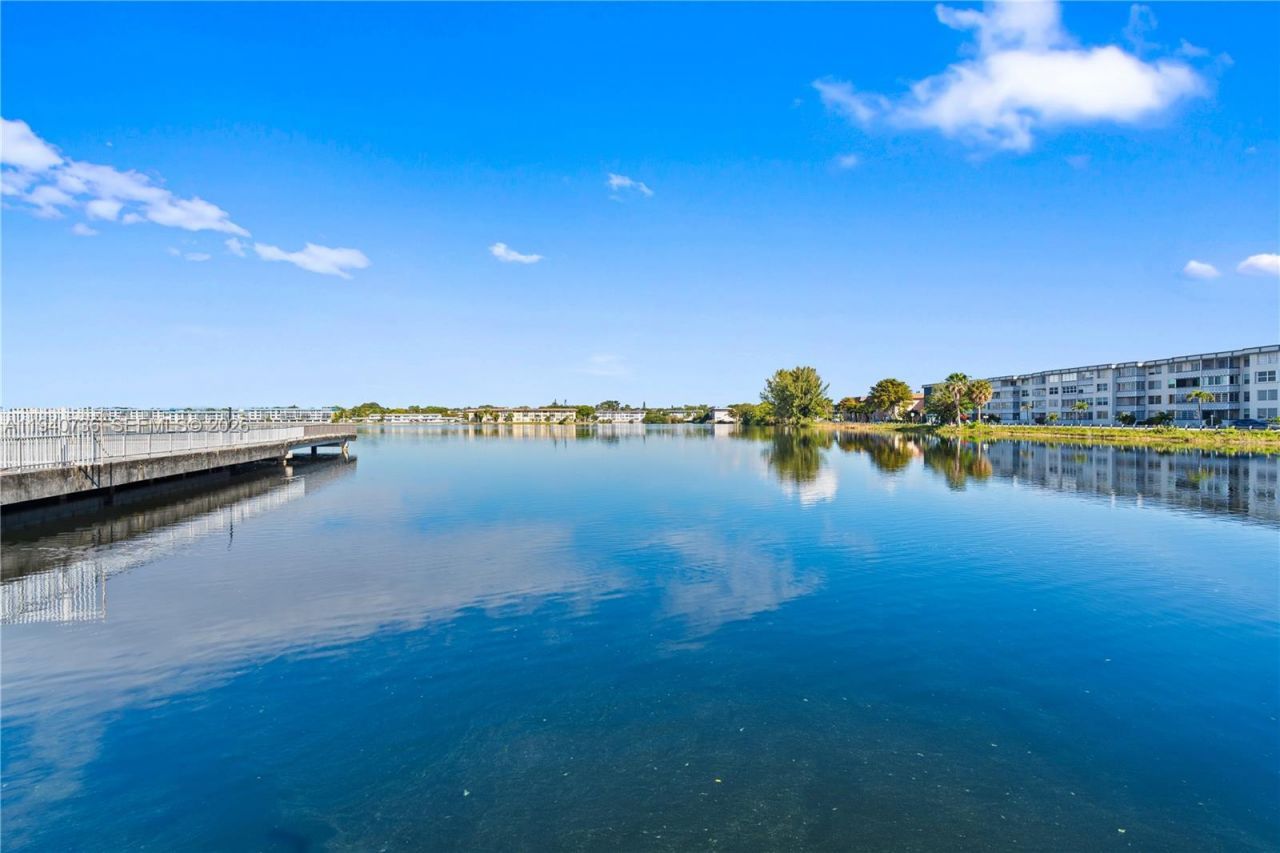 1351 NE Miami Gardens Dr, Unit 301E, Miami, FL 33179 Photo