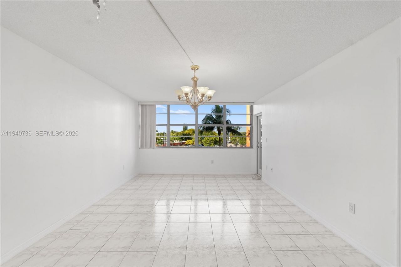 1351 NE Miami Gardens Dr, Unit 301E, Miami, FL 33179 Photo