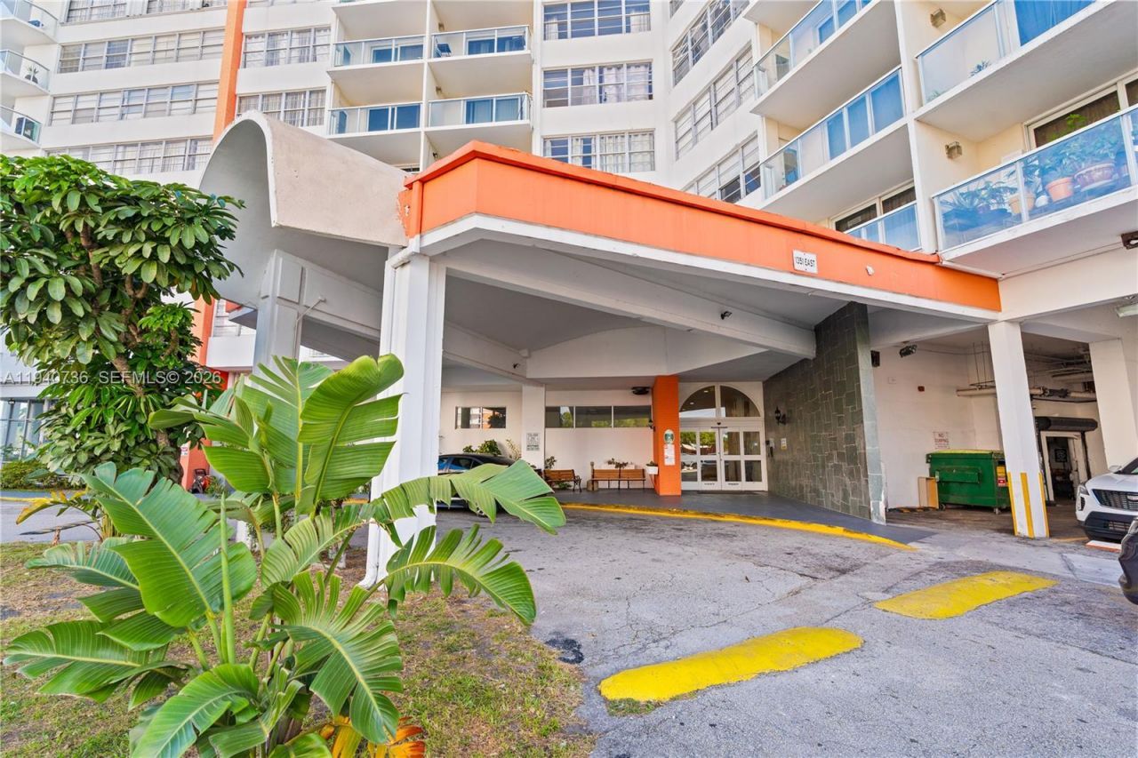 1351 NE Miami Gardens Dr, Unit 301E, Miami, FL 33179 Photo