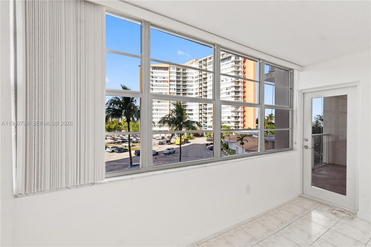 1351 NE Miami Gardens Dr, Unit 301E, Miami, FL 33179 Photo