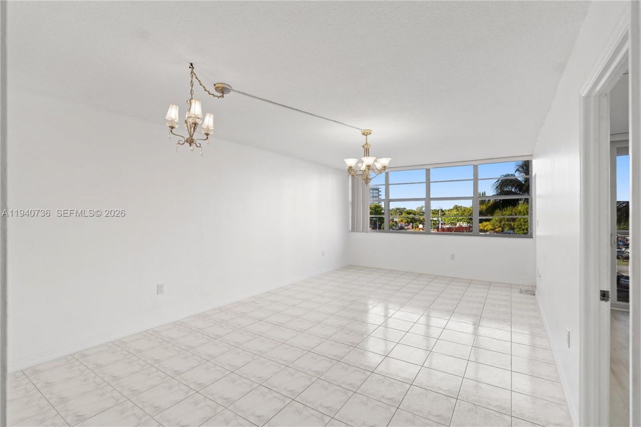 1351 NE Miami Gardens Dr, Unit 301E, Miami, FL 33179 Photo