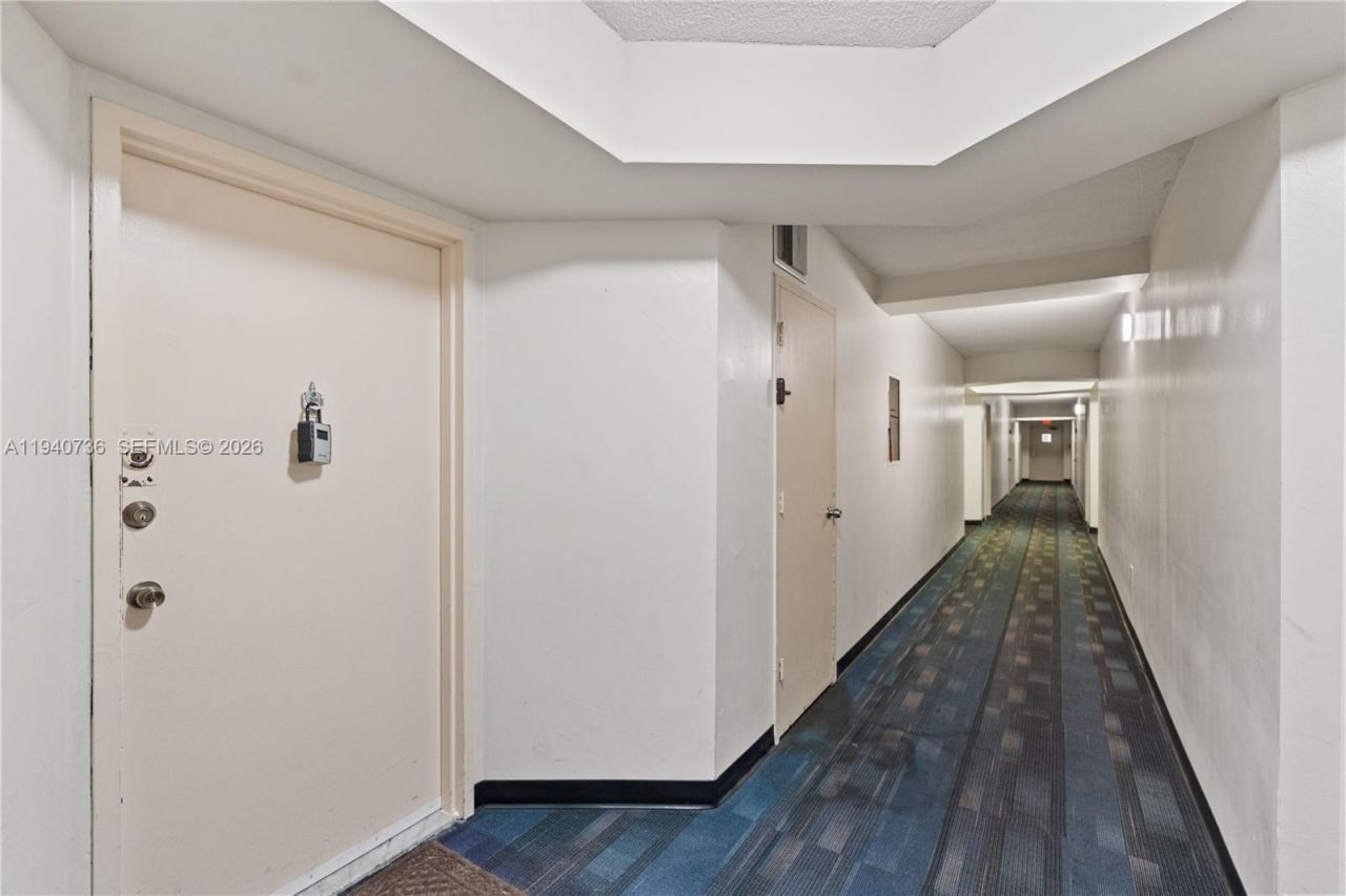 1351 NE Miami Gardens Dr, Unit 301E, Miami, FL 33179 Photo