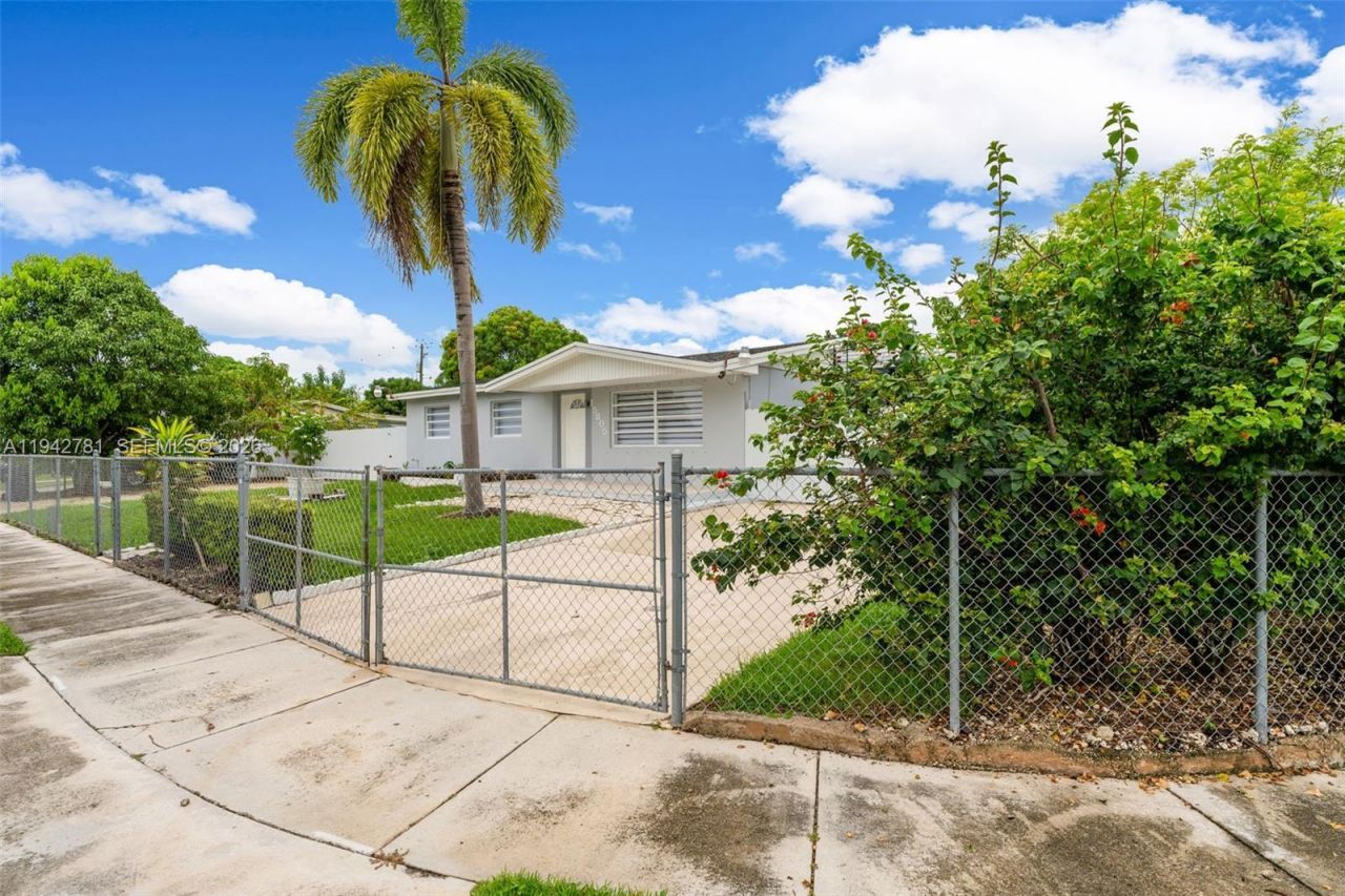 15805 SW 300th Ter, Homestead, FL 33033 Photo
