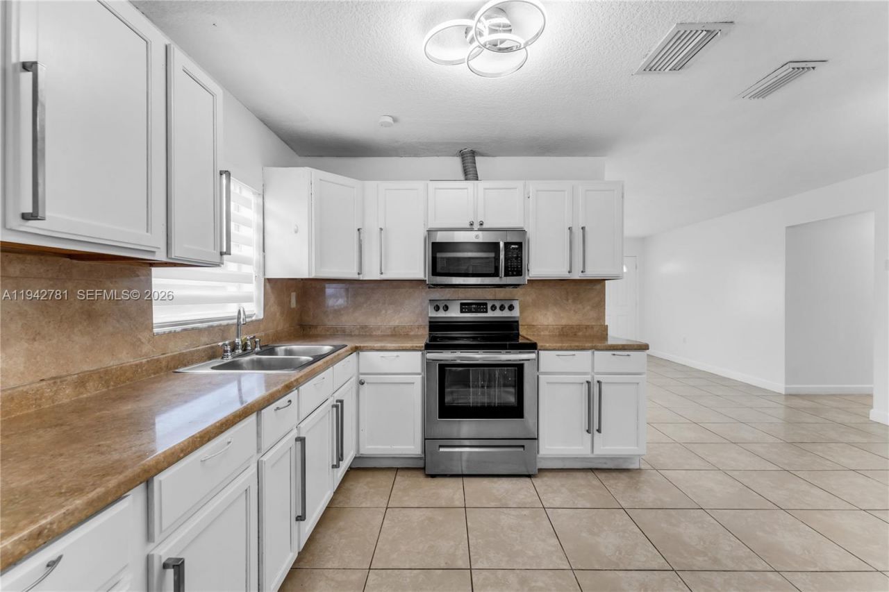15805 SW 300th Ter, Homestead, FL 33033 Photo