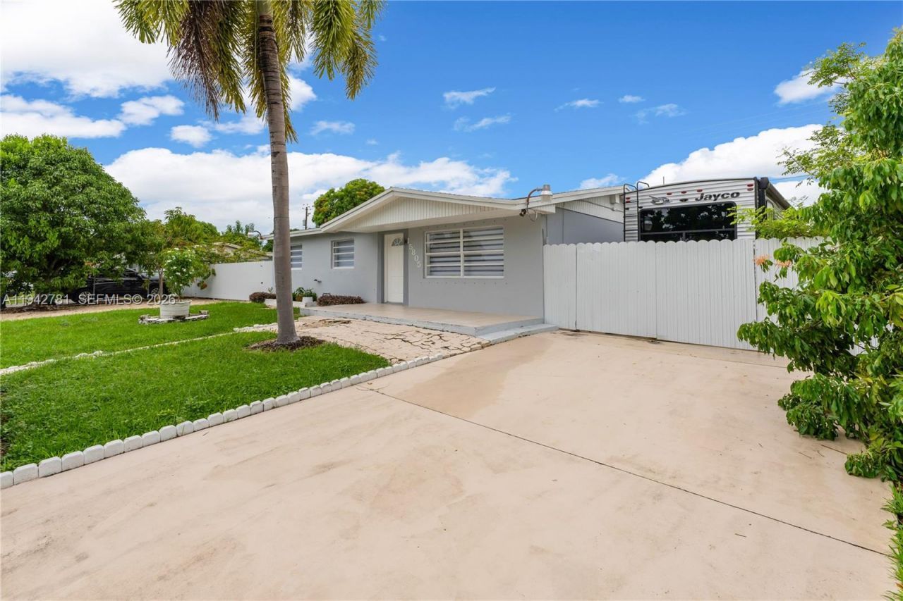 15805 SW 300th Ter, Homestead, FL 33033 Photo