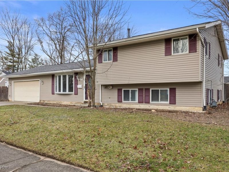 165 Meadow Drive, Elyria, OH 44035 Photo 2