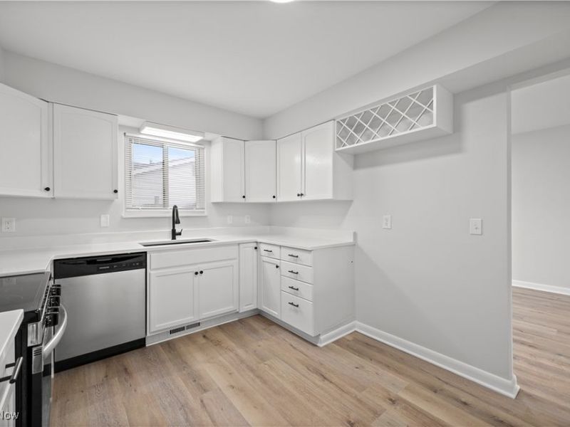 165 Meadow Drive, Elyria, OH 44035 Photo 6