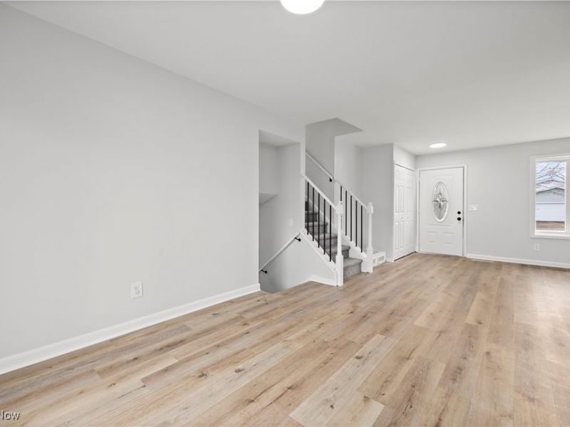 165 Meadow Drive, Elyria, OH 44035 Photo 9