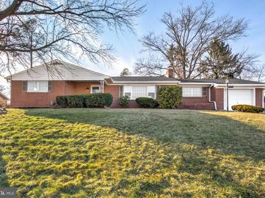 1330 CHAPEL DRIVE, YORK, PA 17404