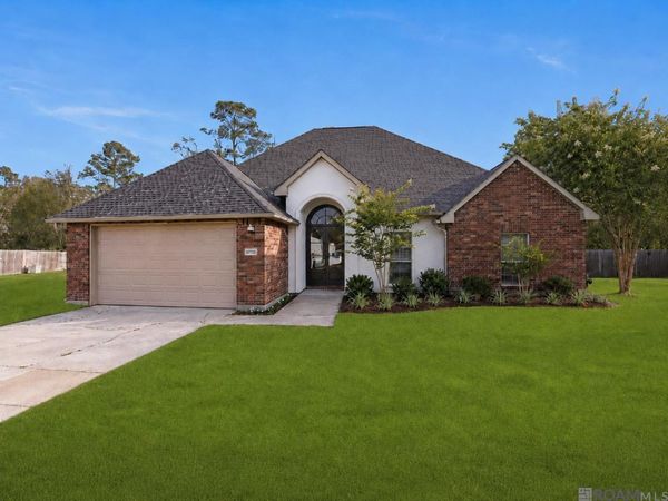 22782 Greencliff Dr, Denham Springs, LA 70726