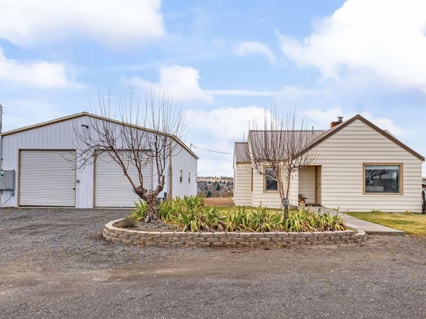 1030 S Adams Drive, Madras, OR 97741