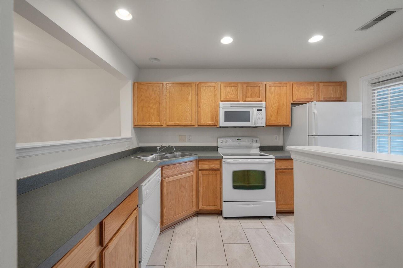 5208 Fernland Way Photo 20