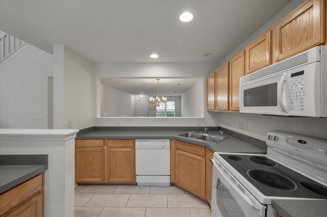 5208 Fernland Way Photo 23