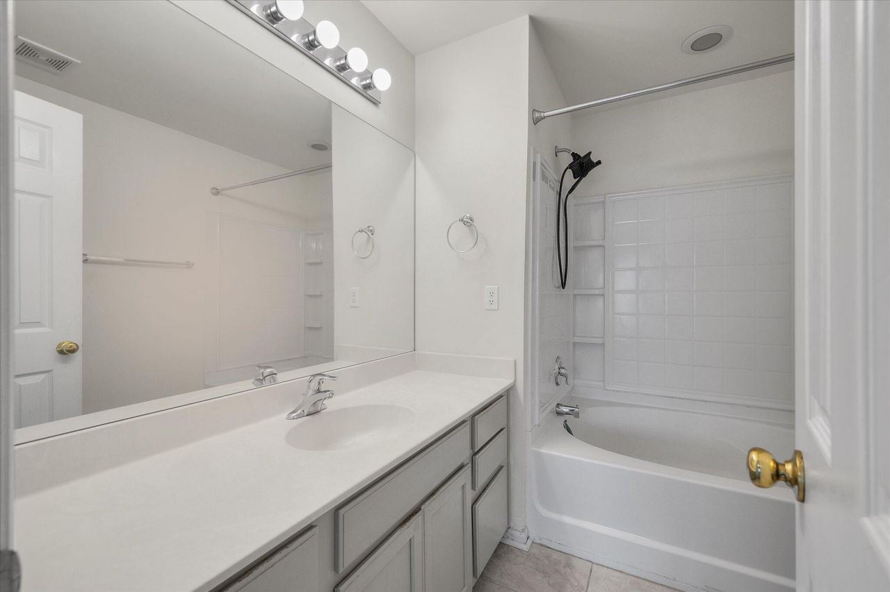 5208 Fernland Way Photo 29