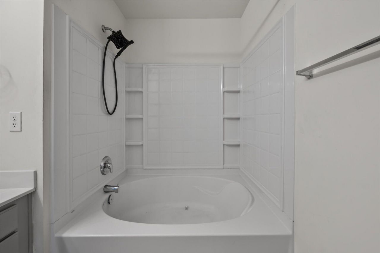 5208 Fernland Way Photo 30