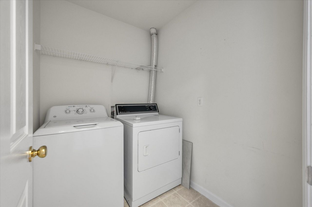 5208 Fernland Way Photo 37