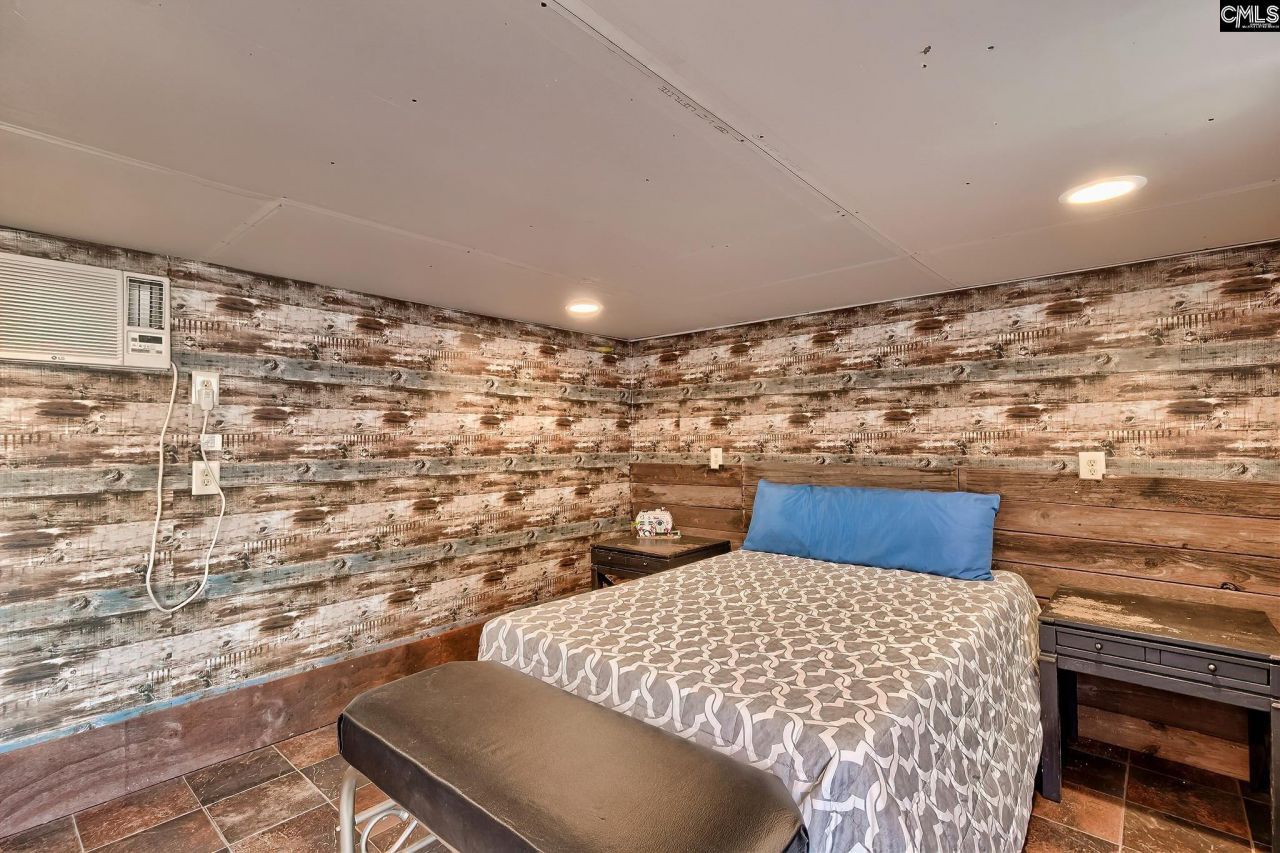 1944 White Road  Photo 32