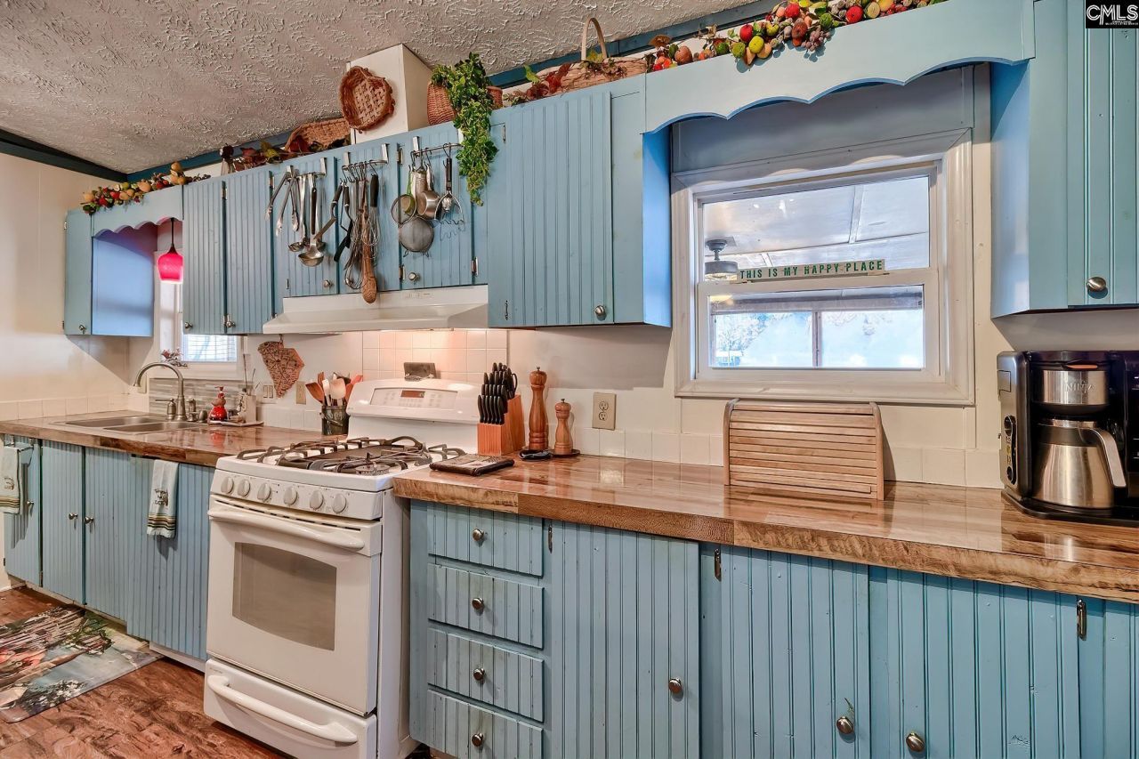 1944 White Road  Photo 4