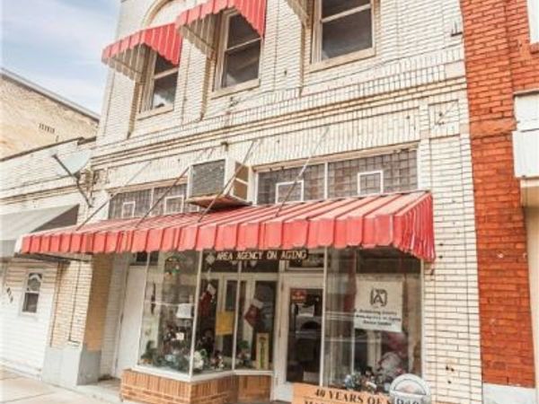 421 9th St, Ford City, PA 16226