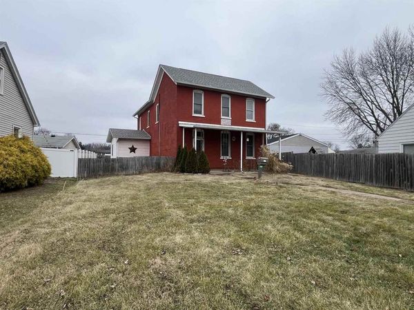 3302 Rockingham Rd Road, Davenport, IA 52802