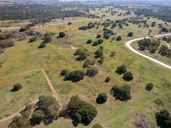 55 Twin Caverns , Oglesby, TX 75651