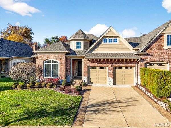 21 Old Belle Monte Road, Chesterfield, MO 63017