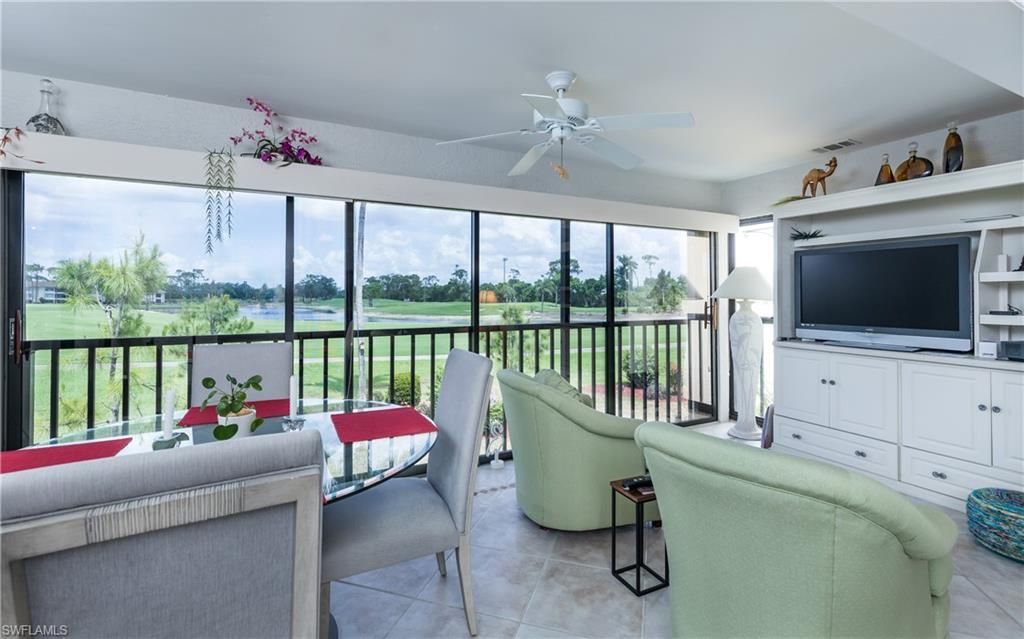 5825 Trailwinds Dr, Unit 425, Fort Myers, FL 33907 Photo