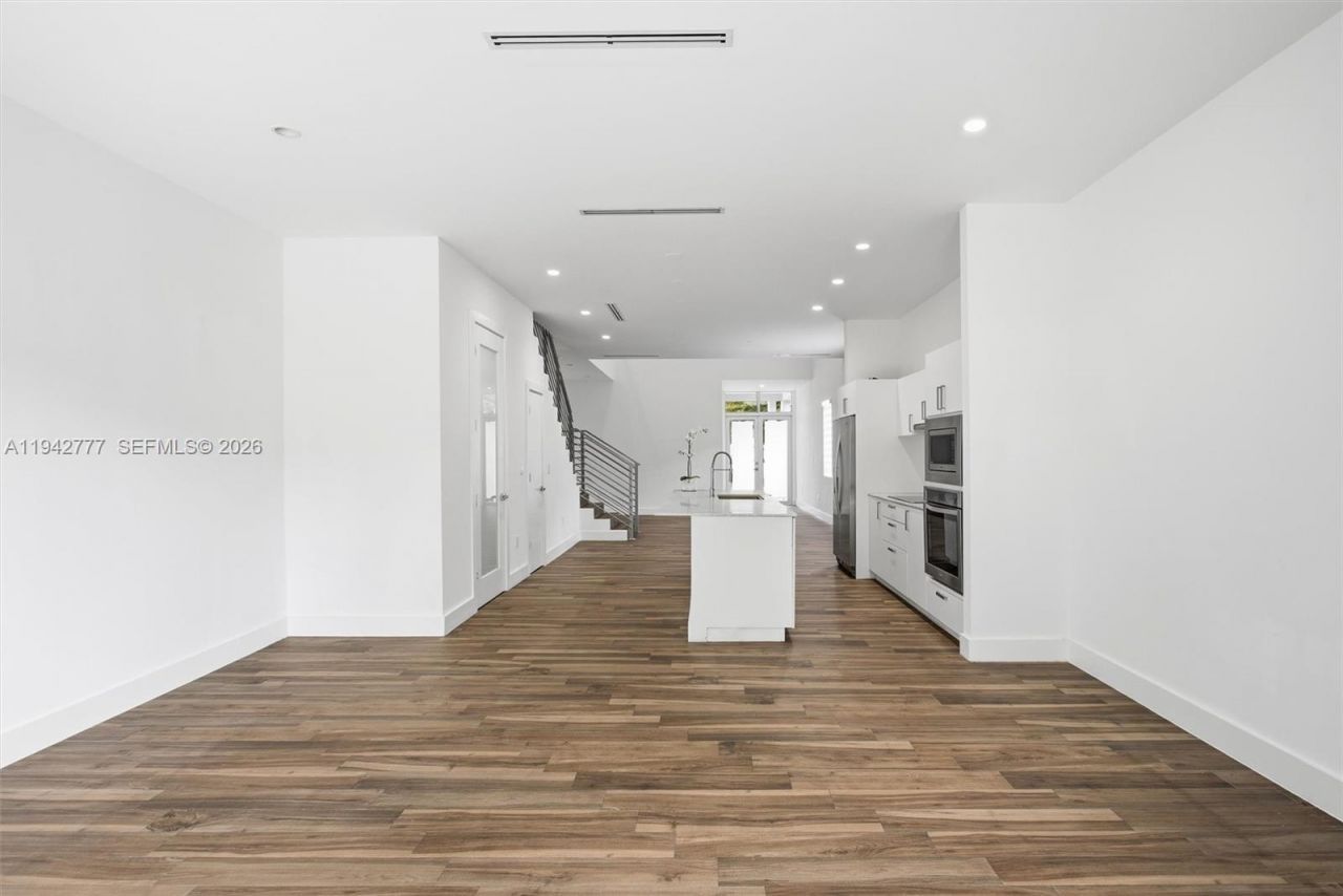 2852 SW 32nd Ct , Unit 2852, Miami, FL 33133 Photo