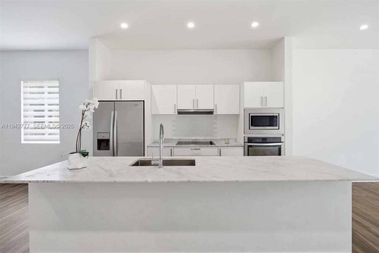 2852 SW 32nd Ct , Unit 2852, Miami, FL 33133 Photo