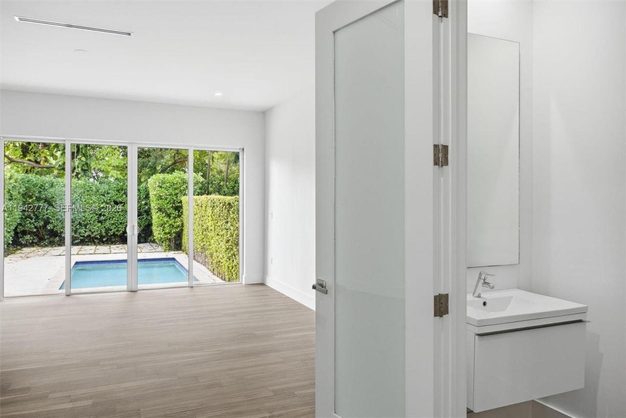 2852 SW 32nd Ct , Unit 2852, Miami, FL 33133 Photo