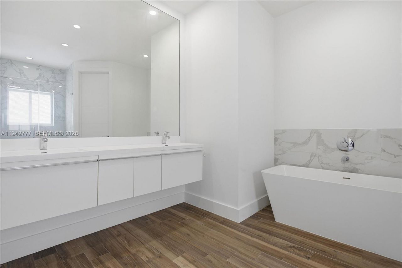 2852 SW 32nd Ct , Unit 2852, Miami, FL 33133 Photo