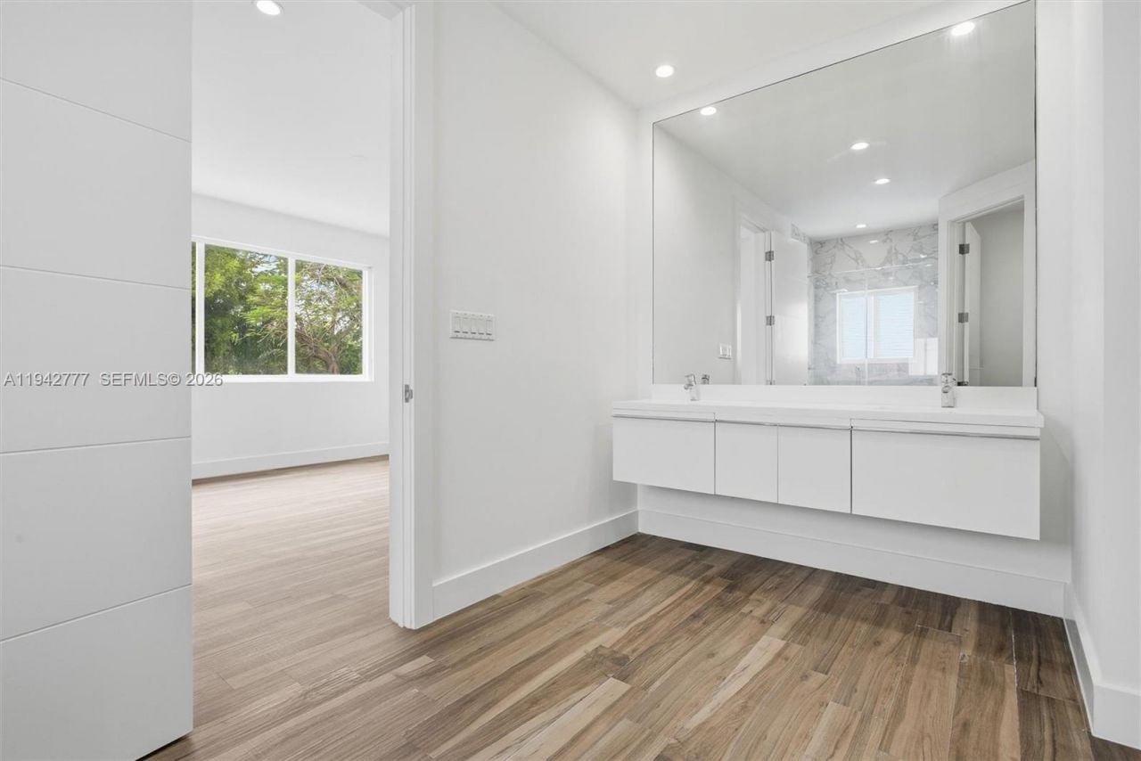 2852 SW 32nd Ct , Unit 2852, Miami, FL 33133 Photo